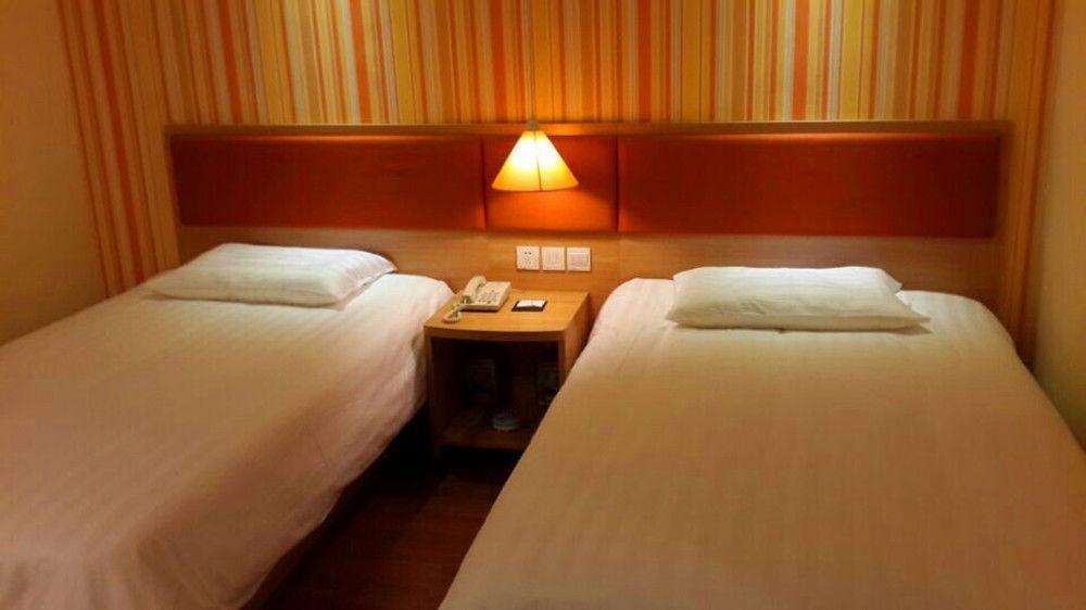 Home Inn Guangzhou Exterior photo