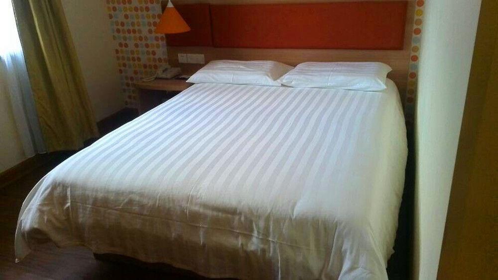 Home Inn Guangzhou Exterior photo